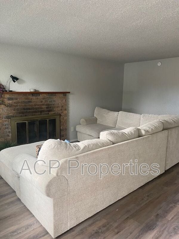 Building Photo - 3618 E Rusley Dr