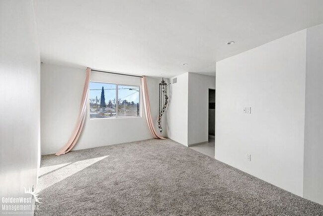 Building Photo - Stylish 1Bdm 2Ba Loft in Uptown Phoenix with Private Yard!