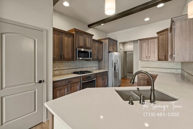 Building Photo - BEAUTIFUL 4BD + OFFICE MAIN-LEVEL LIVING H...