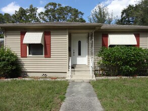Building Photo - Three Bedroom One Bathroom Cottage in Palmetto Park, St. Petersburg