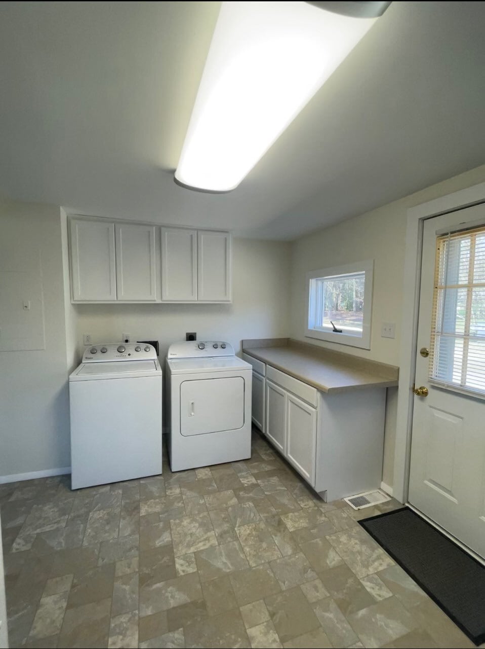 Kitchen - 25711 Cave Neck Rd