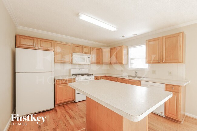 Building Photo - 2400 Devon Dr