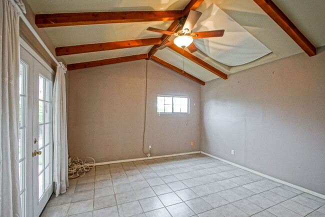 Building Photo - PARTIALLY REMODELED, SPACIOUS & BRIGHT, 4B...