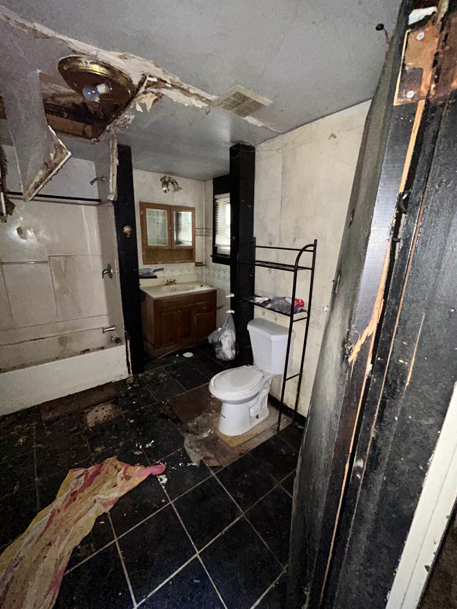 Building Photo - 351 Lagro Ave