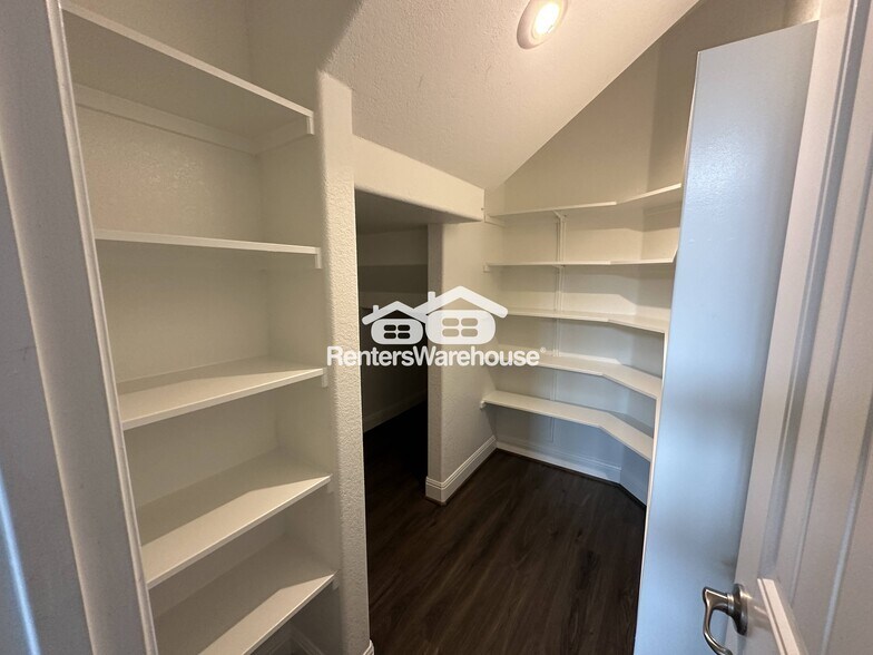 Building Photo - 4213 Valley Oaks Dr