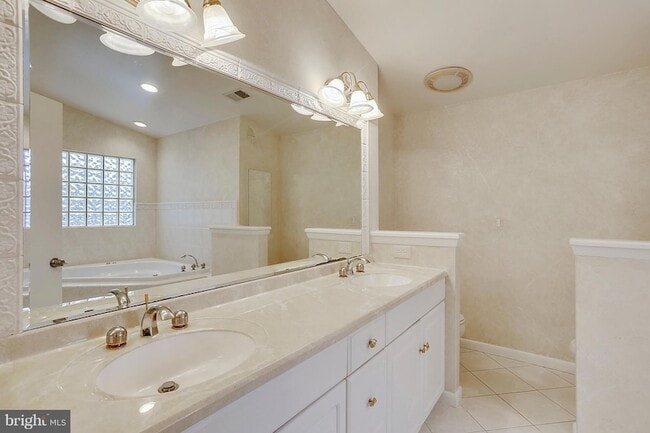 Building Photo - 9801 Clydesdale St