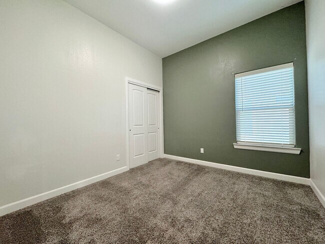 Building Photo - East El Paso 4 bed Refrig A/C with Gorgeous Backyard!