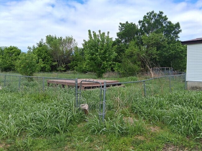 Building Photo - 910 Sands Rd