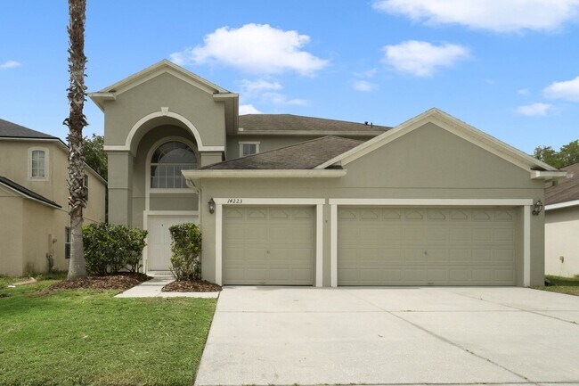 Primary Photo - Spacious 4/3 House With 3-Car Garage In Th...