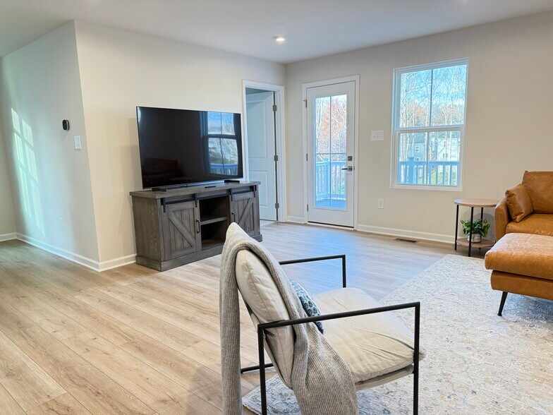 Building Photo - 122 Grove Hill Ter