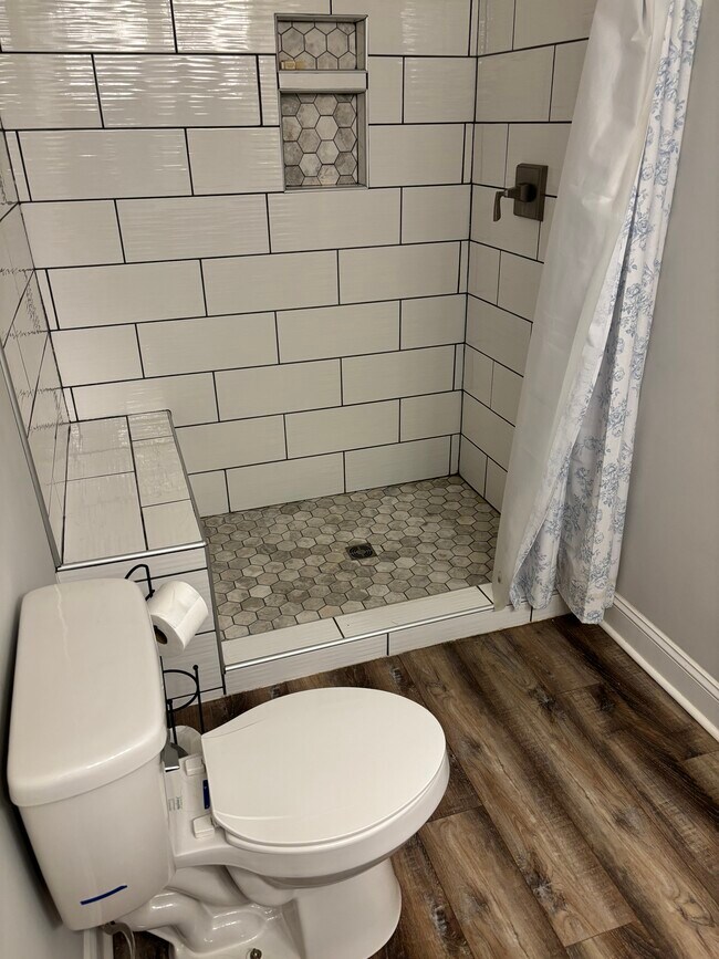 Building Photo - 303 Stonehaven Ln