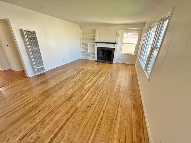 Building Photo - Beautiful 3 bed/1 bath unit in San Clemente