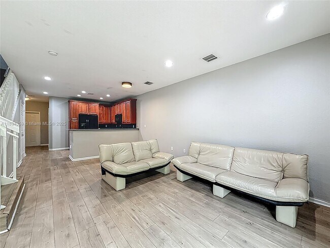Building Photo - 2505 NW 31st Ct
