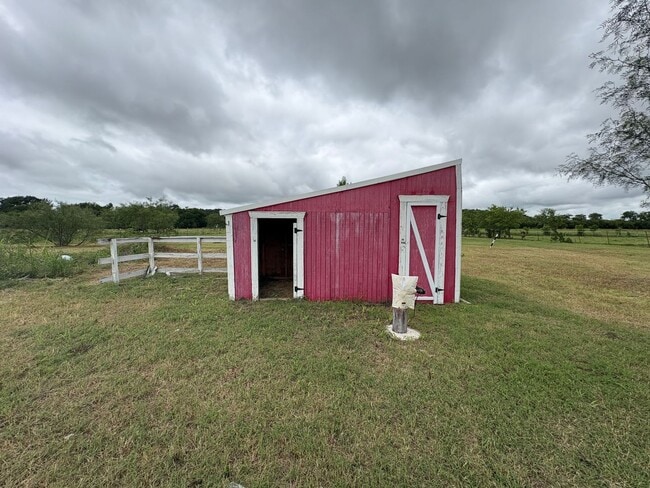 Building Photo - 2 Bed, 2 Bath County Home on 1.5 Acres in ...