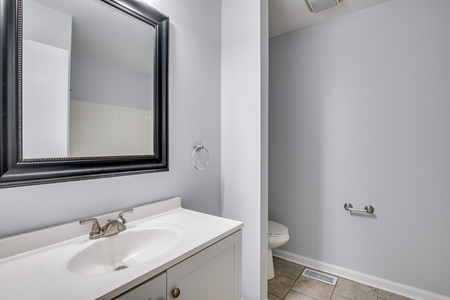 Building Photo - 3491 Willowview Ct