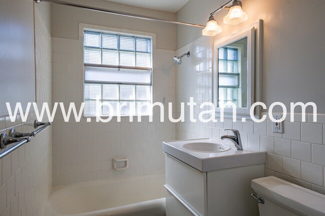 Building Photo - 1572 Kensington Ave