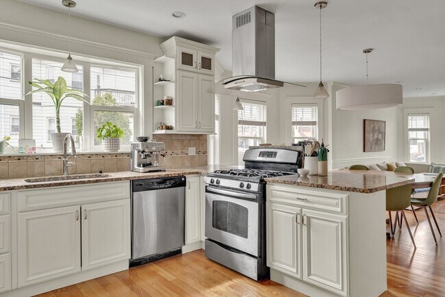 Building Photo - 266 Belmont St