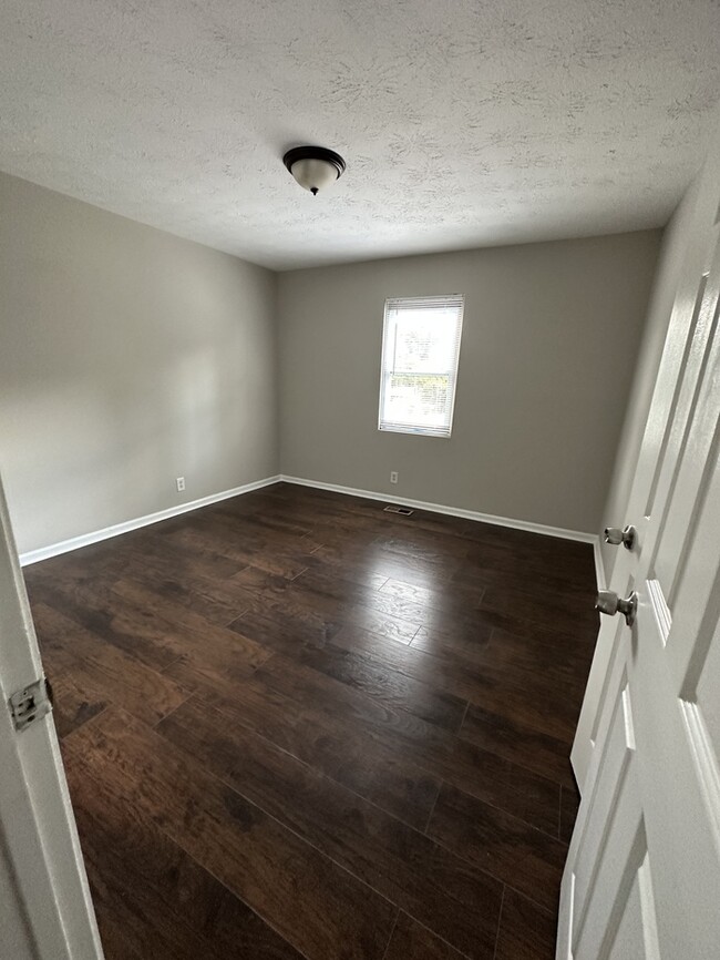 Building Photo - 3 BDR/2 Bath with 2 basement rooms on Suga...