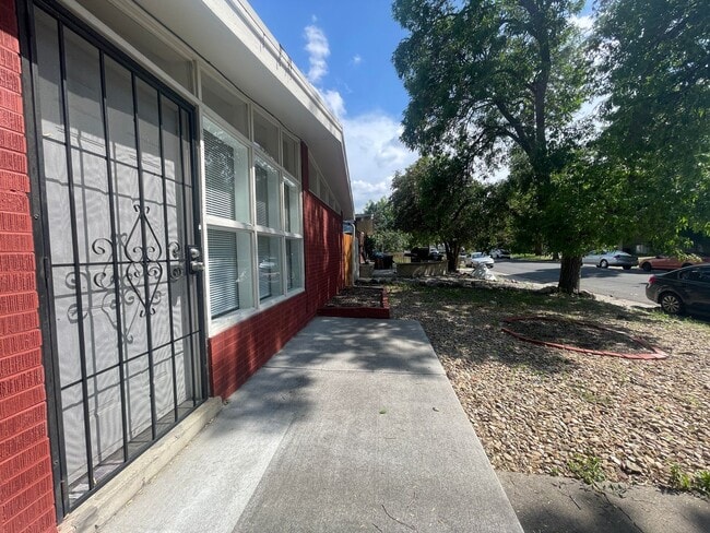 Building Photo - Charming 2 Bedroom, 1 Bathroom Home in Aurora