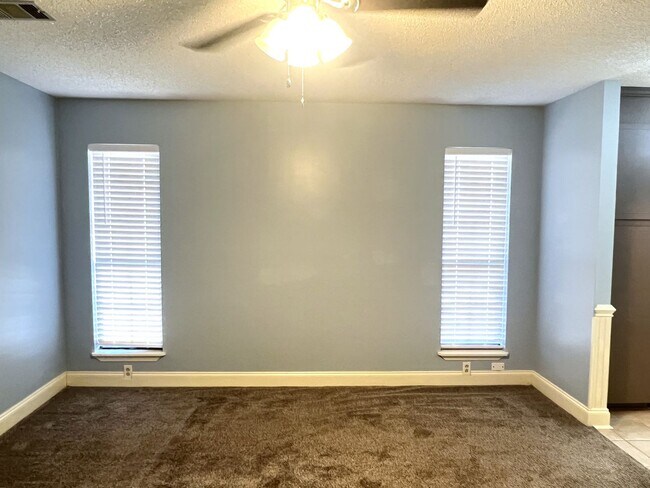 Building Photo - Great Home in Dove Cove Subdivision