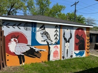 Yard space w/fun mural - 4945 Zenith Ave S
