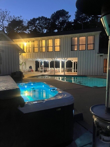 Building Photo - 8402 Matthews Ln