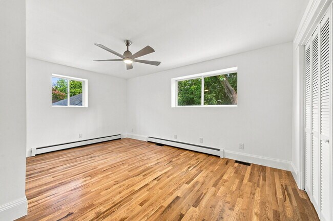 Building Photo - 734 Shirley Ave