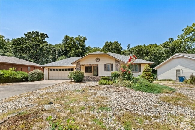 Building Photo - 13 Yarmouth Dr