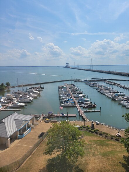 Building Photo - 7501 River Rd