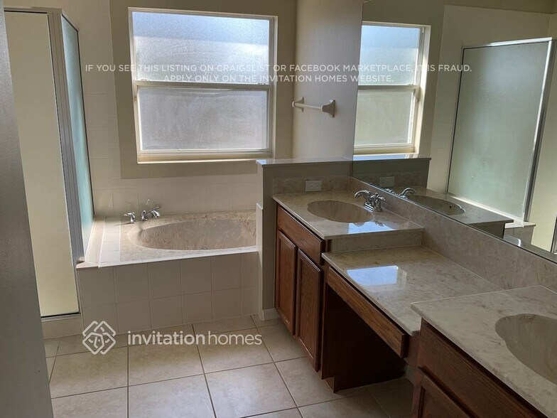 Building Photo - 14852 Sweet Acacia Dr