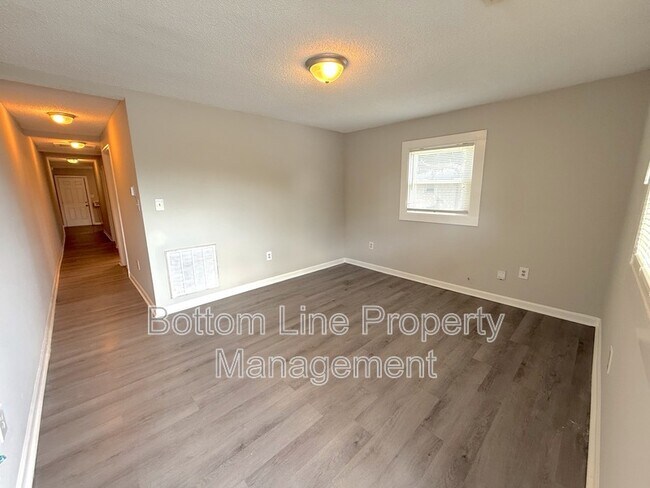 Building Photo - 910 N Morris St