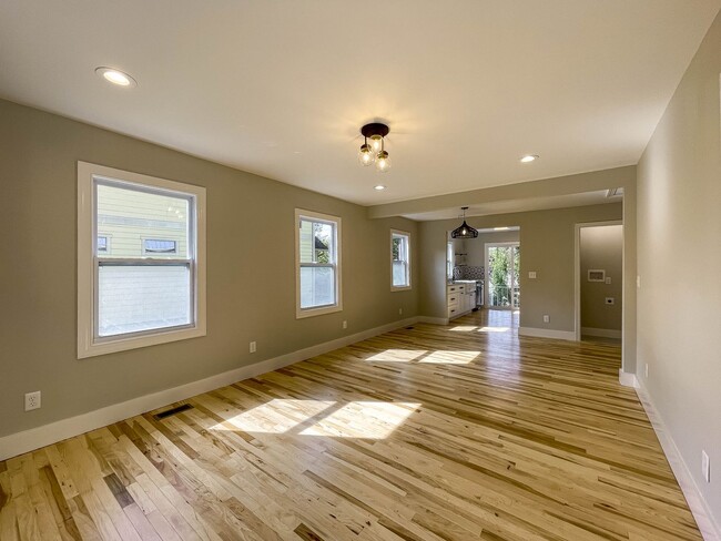 Building Photo - Beautifully Remodeled Two-Bedroom in Malve...