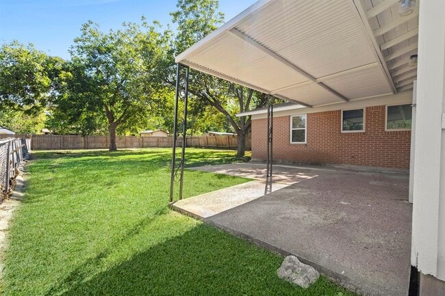 Building Photo - 5807 Mojave Dr