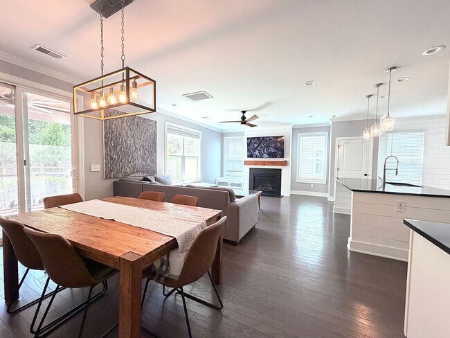 Building Photo - Available July 1st. Beautiful 4 BR/2.5 BA Home in Highly Desirable Park West! Landscaping included!