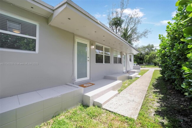 Building Photo - 6210 SW 59th Pl