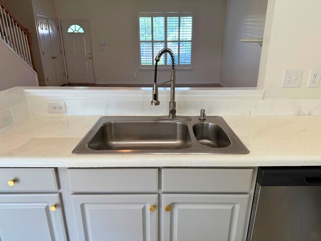 Building Photo - 204 Braelock Dr