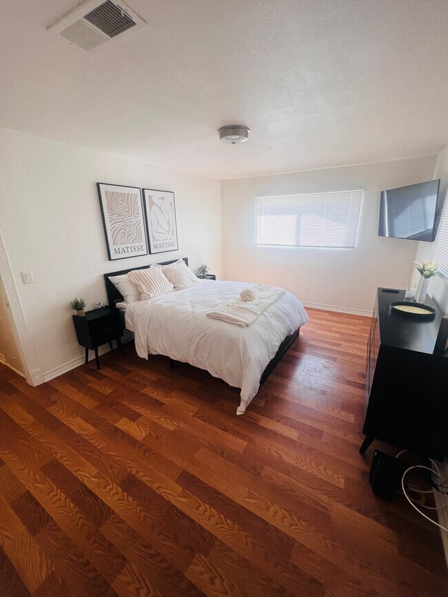 Building Photo - 9531 E Avenue T12