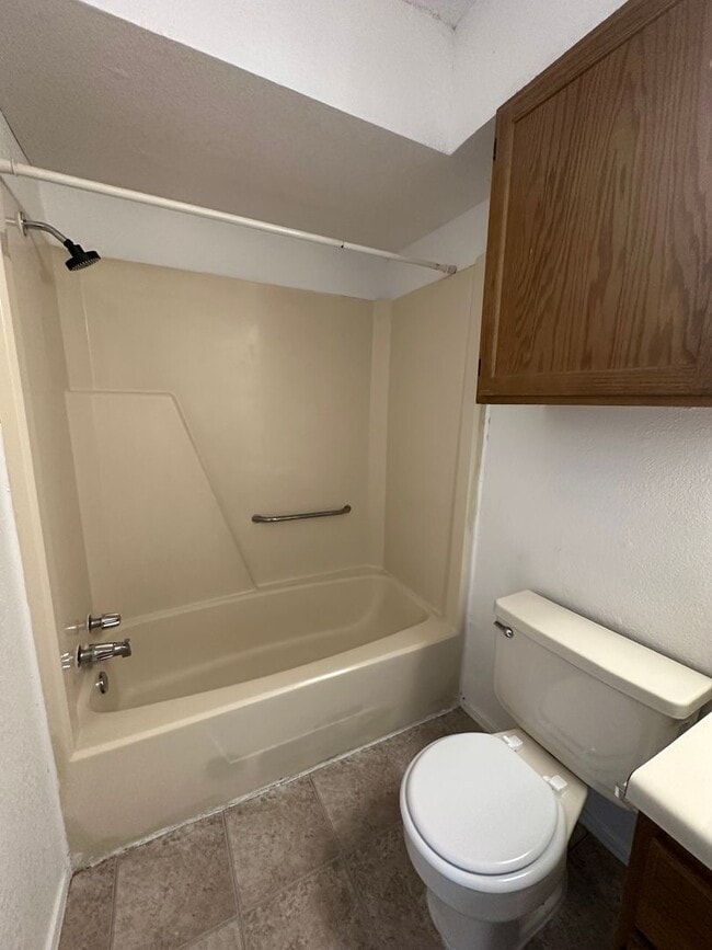 Building Photo - 1311 Eastgate Dr