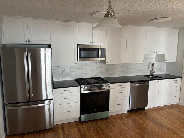 Building Photo - 109 Magoun Ave