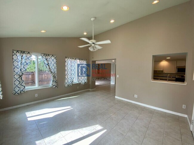 Building Photo - 5932 S Dayton Ct