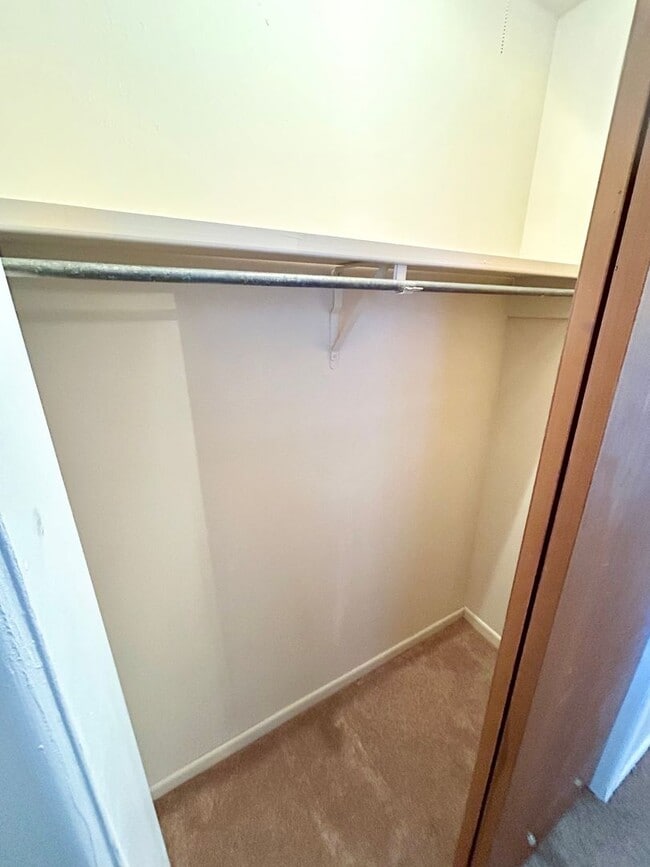 Building Photo - 3 bed 2 bath near the west loop Now available