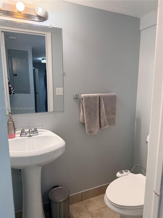 Building Photo - 1955 NW 5th Pl