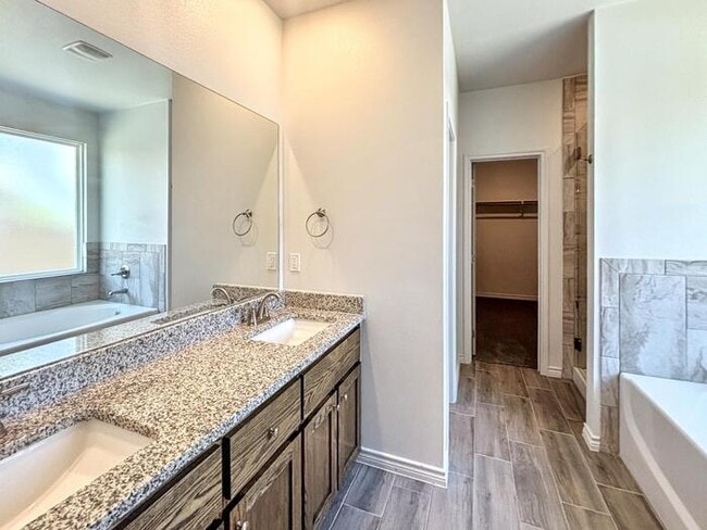 Building Photo - 725 Freedom Cir
