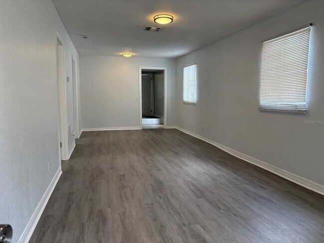 Building Photo - 2203 Cochran St