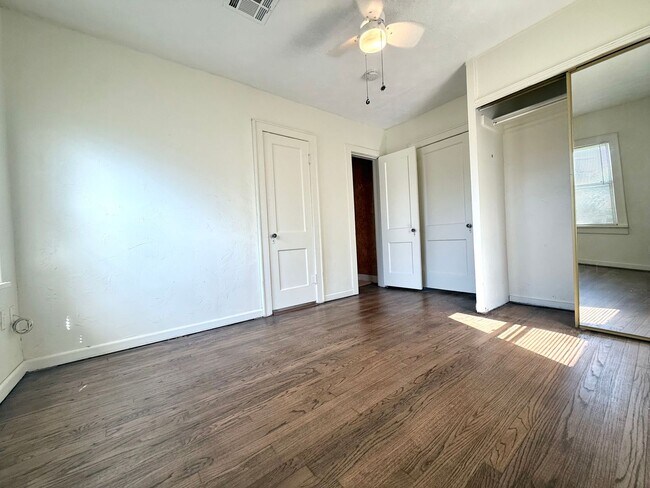 Building Photo - Cute 2BD 1.5BA Craftsmen w/ Bonus Room and Closet in Historic Putnam Heights!!