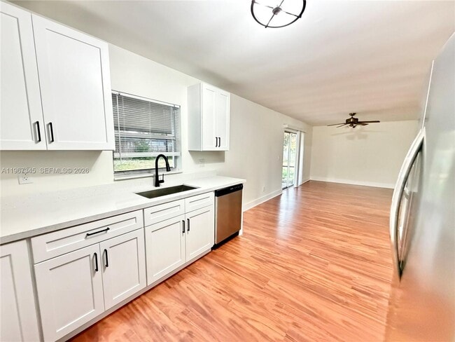 Building Photo - 1434 SE Concha St