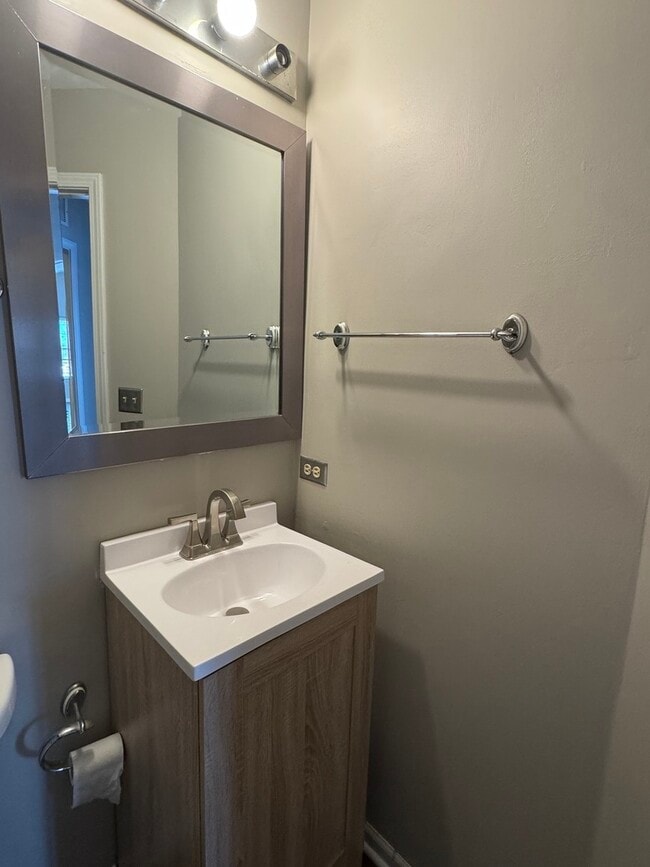 Building Photo - 1349 Orleans Dr