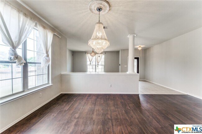 Building Photo - 300 Santolina Ln