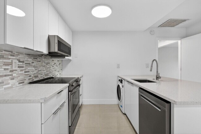 Building Photo - 3212 NE 12th St