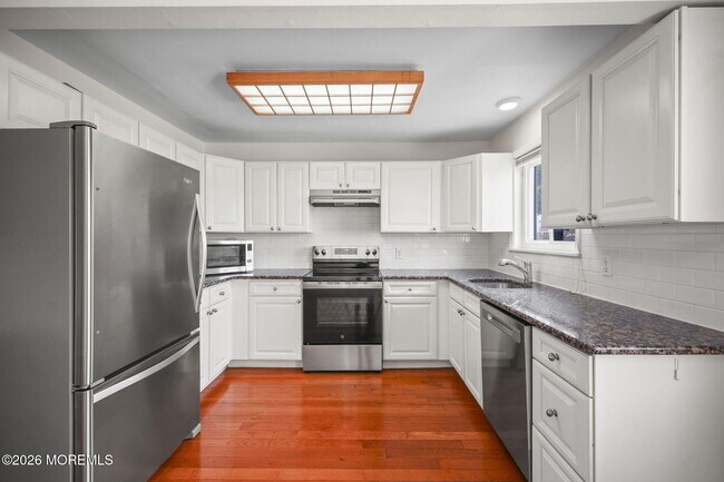 Building Photo - 330 Shore Dr